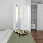 Hill With Private 32sqm Heated Pool And Hydro-massage, 4 En-suite Bedrooms, 200m From The Sandy Duće