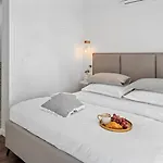 Villa Hill With Private 32sqm Heated Pool And Hydro-massage, 4 En-suite Bedrooms, 200m From The Sandy *