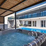 Hill With Private 32sqm Heated Pool And Hydro-massage, 4 En-suite Bedrooms, 200m From The Sandy Villa Duće