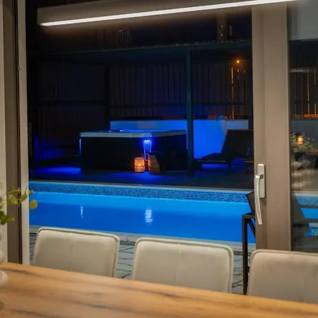 Hill: Beachfront Retreat With Private Heated Pool Villa *