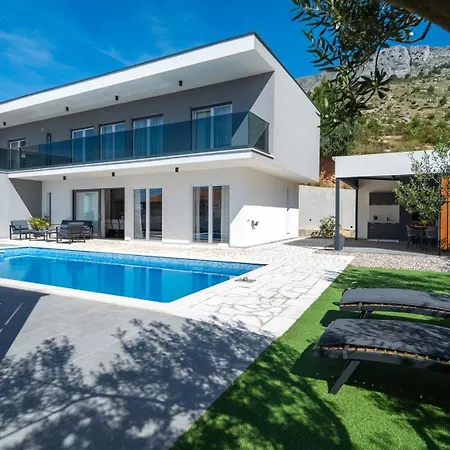 Hill With Private 32sqm Heated Pool And Hydro-massage, 4 En-suite Bedrooms, 200m From The Sandy * Дуче