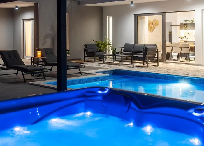 Вилла Hill With Private 32sqm Heated Pool And Hydro-massage, 4 En-suite Bedrooms, 200m From The Sandy