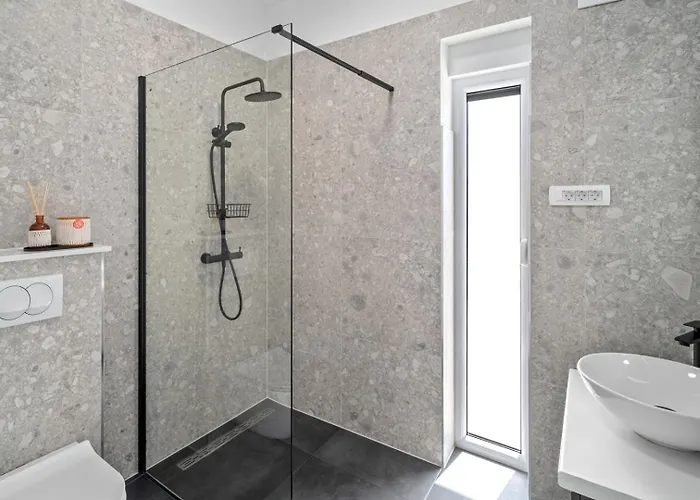Hill With Private 32sqm Heated Pool And Hydro-massage, 4 En-suite Bedrooms, 200m From The Sandy * Дуче