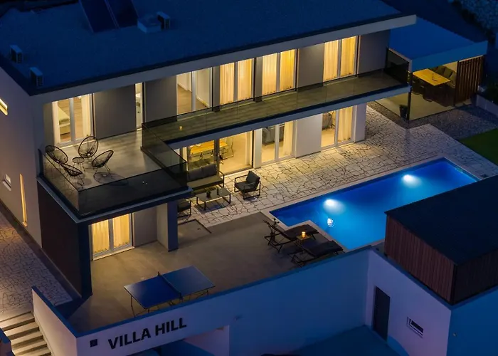 Hill With Private 32sqm Heated Pool And Hydro-massage, 4 En-suite Bedrooms, 200m From The Sandy Дуче