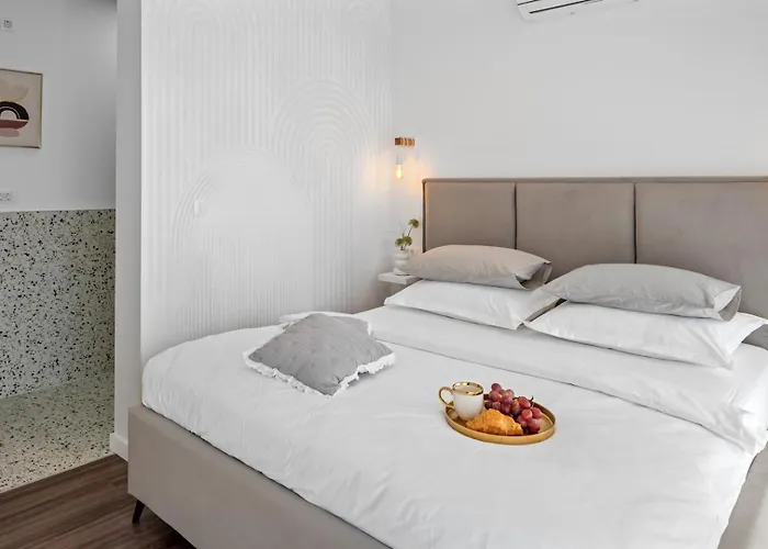Вилла Hill With Private 32sqm Heated Pool And Hydro-massage, 4 En-suite Bedrooms, 200m From The Sandy *