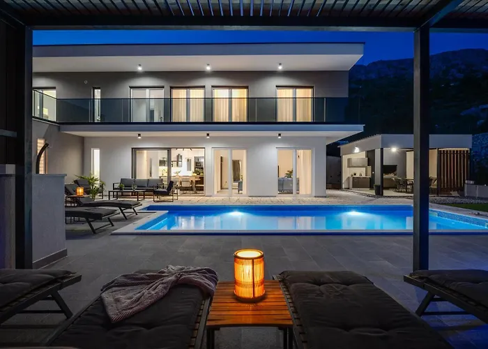 Вилла Hill With Private 32sqm Heated Pool And Hydro-massage, 4 En-suite Bedrooms, 200m From The Sandy Дуче