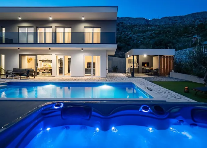 Hill With Private 32sqm Heated Pool And Hydro-massage, 4 En-suite Bedrooms, 200m From The Sandy Дуче