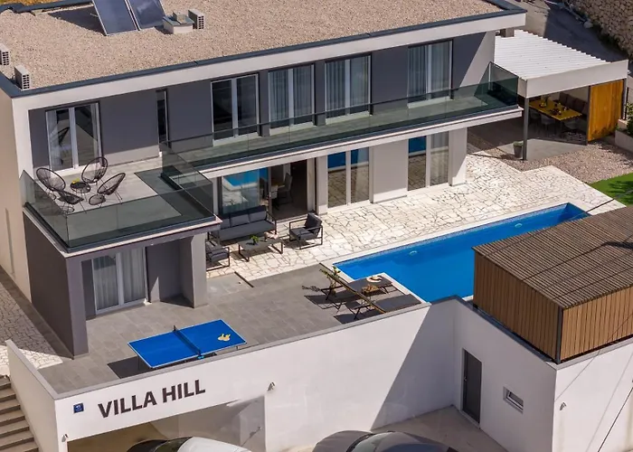 Hill With Private 32sqm Heated Pool And Hydro-massage, 4 En-suite Bedrooms, 200m From The Sandy Дуче